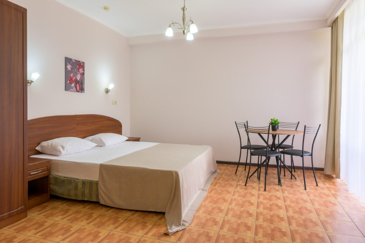 Комфорт 2-местный с балконом (размещение до 4 чел.). Корпус № 2