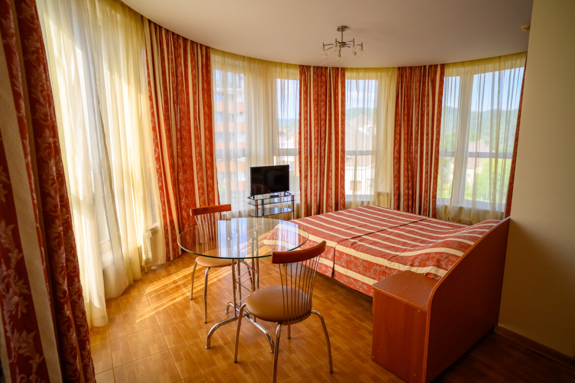 Стандарт 2-местный с балконом «Джульетта» (размещение до 3 чел.). Корпус № 3