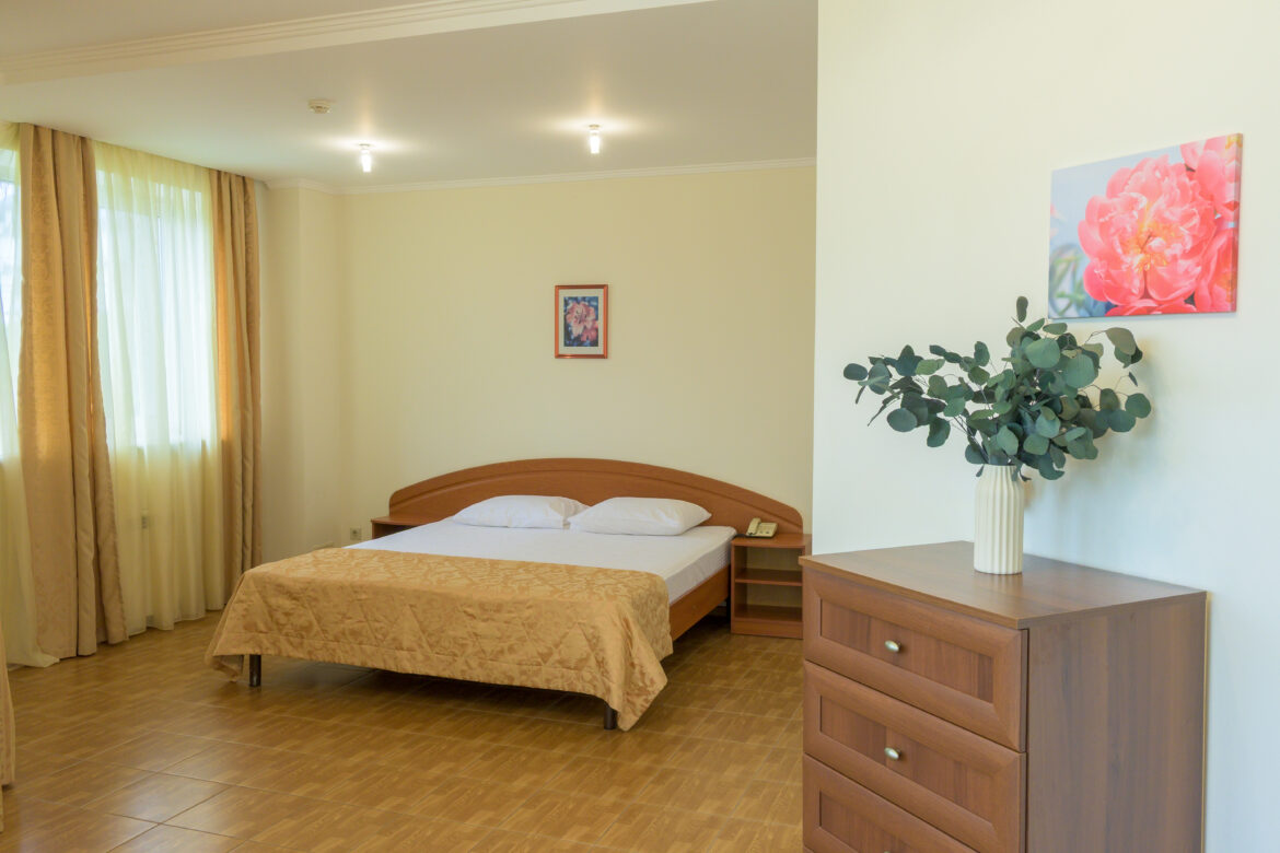 Комфорт 2-местный с балконом (размещение до 4 чел.). Корпус № 3